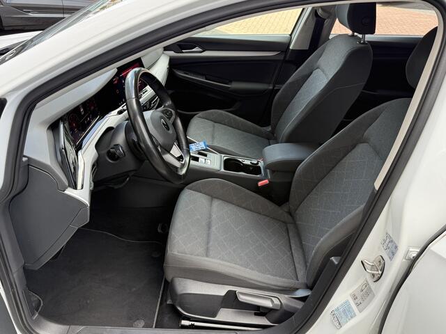 Volkswagen GOLF 1.5 eTSI Style | Nieuw model | Camera | Draadloze lader | | Apple Carplay | DAB+