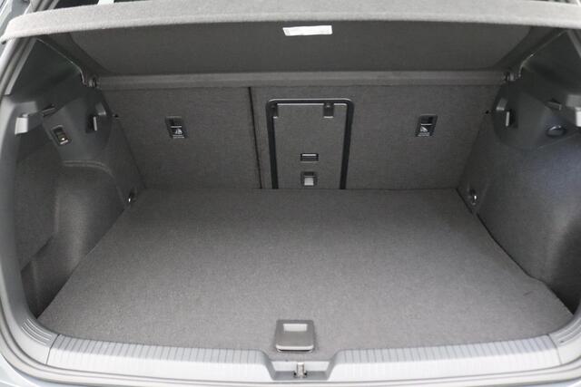 Volkswagen GOLF 1.5 eHybrid GTE 272PK DSG Pano-Schuifdak, Blackstyle, Keyless, Navi, Clima, Side Assist, LED-Matrix, 360gr. Camera, Head-up Display, Trekhaak, 18" LM Velgen