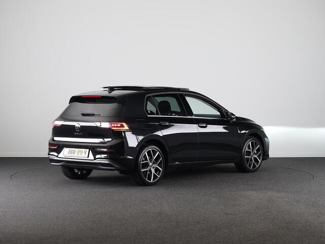 Volkswagen GOLF 1.5 eHybrid Style Edition 204PK | Panoramadak | Wegklapbare trekhaak | Sportonderstel | Led matrix | Stoelverwarming | 18 Inch
