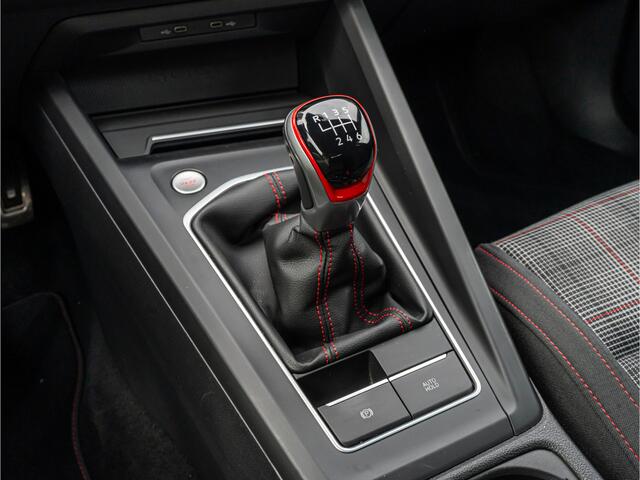 Volkswagen GOLF 2.0 TSI GTI UNIEK HANDBAK!! IQ LIGHT CAMERA 18 INCH APPLE CARPLAY