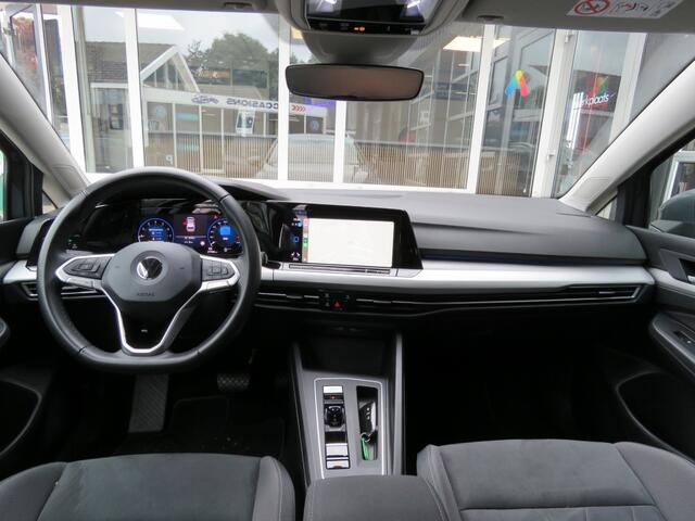Volkswagen GOLF 1.0 eTSI Life DSG-aut. / Led / 18 Inch / Sportstoelen / Stoel en stuurwielverw. / BOVAG garantie
