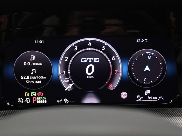 Volkswagen GOLF 1.5 eHybrid GTE 272PK DSG Trekhaak wegklapbaar, Head-up Display, Panoramadak, Area View, 18" Catania LMV, Adaptive Cruise Control, Black Style, Winterpakket, Navigatie