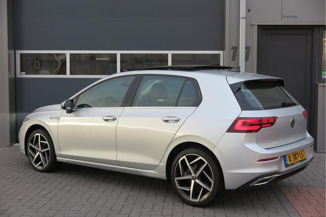Volkswagen GOLF 1.5 eTSI 150pk DSG 1st Edition , Stoelverw. Panoramadak , Virtual cockpit, Electr. bestuurdersstoel met massage , Navigatie , DAB+ Carplay etc.