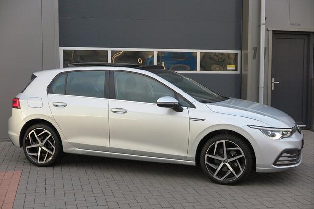 Volkswagen GOLF 1.5 eTSI 150pk DSG 1st Edition , Stoelverw. Panoramadak , Virtual cockpit, Electr. bestuurdersstoel met massage , Navigatie , DAB+ Carplay etc.