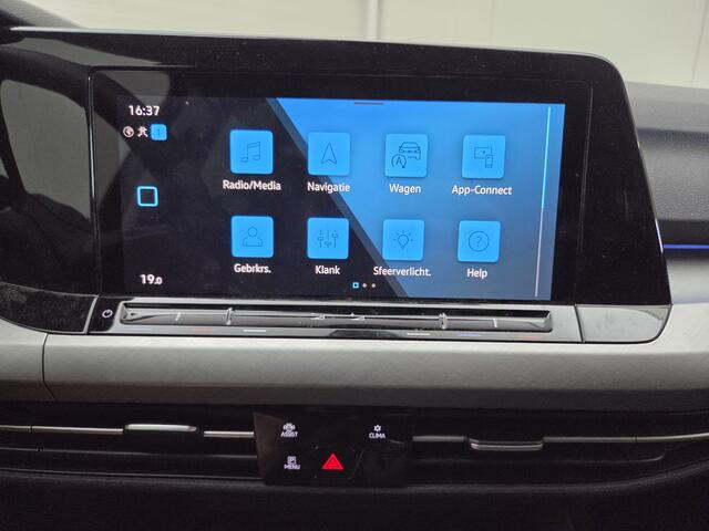 Volkswagen GOLF 1.5 TSI Life Business | Elektrische stoelen | Clima | Getint glas | trekhaak |*