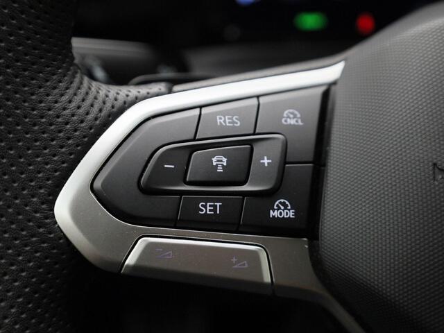 Volkswagen GOLF 1.5eTSI/150PK R-Line DSG · Navigatie · Apple/Android Carplay · Camera + Parkeersensoren · Garantie tot januari 2027