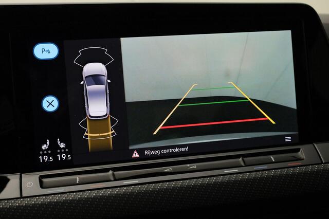 Volkswagen GOLF 1.5eTSI/150PK R-Line Blackstyle DSG · Panoramadak · Camera + Parkeersensoren · Appel/Android carplay · Garantie tot december 2025