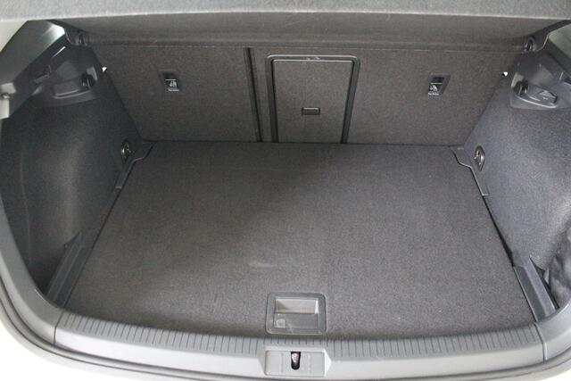 Volkswagen GOLF 1.0 TSI Comfortline Navigatie | Camera | Inklapbare buitenspiegels | Parkeersensoren