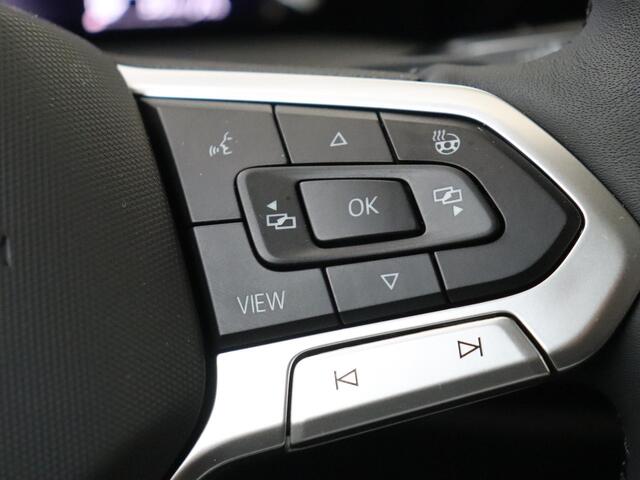 Volkswagen GOLF Life Edition eHybrid | 'App-Connect' draadloze smartphone integratie | Achterbank in ongelijke delen neerklapbaar incl. middenarmsteun en doorlaadmogelijkheid | Achteruitrijcamera (Rear View)