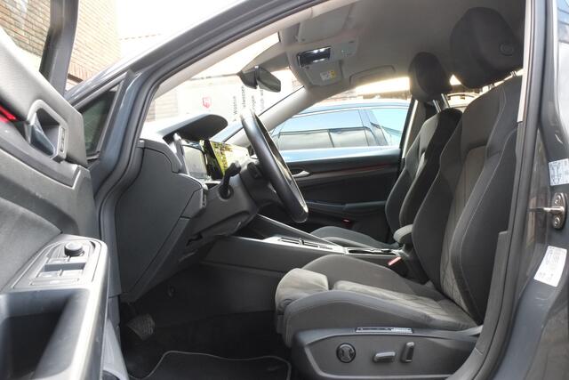 Volkswagen GOLF 1.5 eTSI Style AUT Trekhaak, Achteruitrijcamera, Navigatie, ACC, Dodehoek detectie