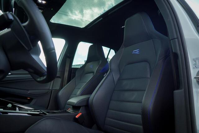 Volkswagen GOLF 2.0 TSI R 4Motion / Pano / Akrapovic / DCC / Stoelklima