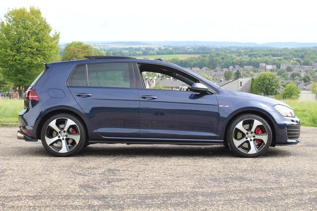 Volkswagen GOLF GOLF 7 GTI 2.0 PERF DSG /Panorama dak/ VW dealer onderhouden