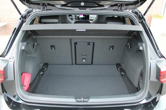 Volkswagen GOLF 1.5 eTSI 150PK R-Line Edition |PANO-DAK|ACC|STUUR-STOELVERWARMING|18-INCH|