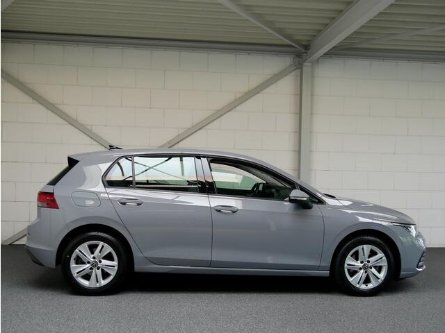 Volkswagen GOLF 1.0 eTSI Life Navi/Sfeer/VC/CAM/Carplay (all-incl. prijs)
