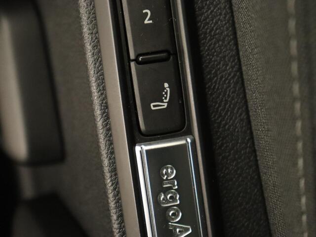 Volkswagen GOLF 1.4 eHybrid Style | Camera | Massage | Carplay | Memory | Sfeerverlichting | Adaptive cruise | Keyless | Navigatie | Full LED | Digital Cockpit