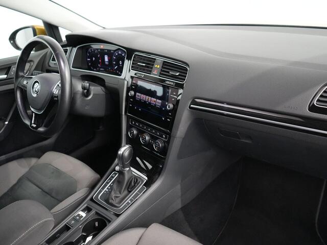 Volkswagen GOLF 1.5 TSI Highline | Standkachel | Stuur+stoel verwarming | LED | Pano | Virtual |