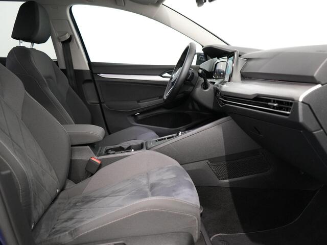 Volkswagen GOLF Variant 1.0 eTSI Life Business | Winterpakket | ACC | Camera| Trekhaak