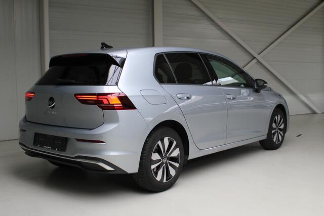 Volkswagen GOLF 1.5 TSI Life Navigatie | 16"Velgen | Dodehoek assistent | Stoelverwarming | Led verlichting