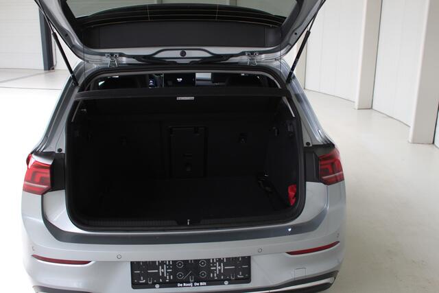 Volkswagen GOLF 1.5 TSI Life Navigatie | 16"Velgen | Dodehoek assistent | Stoelverwarming | Led verlichting