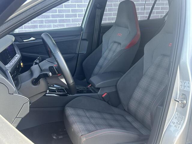 Volkswagen GOLF 2.0 TSI GTI | Panorama-Schuif-/Kanteldak | Apple Carplay/ Android Auto | Achteruitrijcamera | Parkeersensoren Voor+Achter | 18 Inch Lichtmetaal | Adaptive Cruisecontrol |