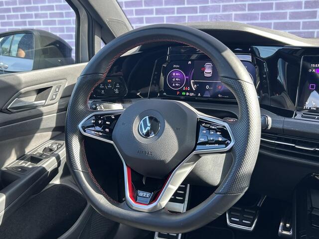 Volkswagen GOLF 2.0 TSI GTI | Panorama-Schuif-/Kanteldak | Apple Carplay/ Android Auto | Achteruitrijcamera | Parkeersensoren Voor+Achter | 18 Inch Lichtmetaal | Adaptive Cruisecontrol |