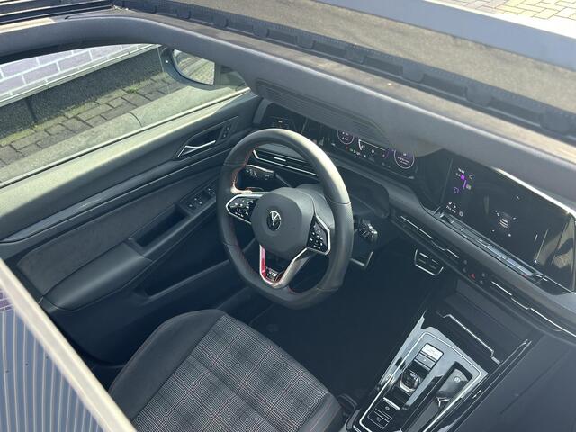 Volkswagen GOLF 2.0 TSI GTI | Panorama-Schuif-/Kanteldak | Apple Carplay/ Android Auto | Achteruitrijcamera | Parkeersensoren Voor+Achter | 18 Inch Lichtmetaal | Adaptive Cruisecontrol |