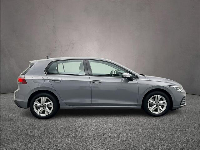 Volkswagen GOLF Life 1.0 TSI 110pk Adaptive cruise control, Stuurwiel verwarmd, App connect, LED koplampen, Stoelverwarming, Airco, Parkeersensoren, DAB, Radio