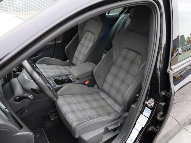 Volkswagen GOLF GTE 1.4 eHybrid PHEV | 245PK | IQ Light Matrix LED | Achteruitrijcamera | Stoel&Stuurverwarming | Adaptive Cruise |