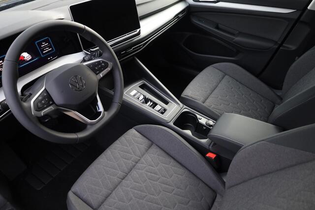 Volkswagen GOLF 1.5 eHybrid Life Edition 204PK / 150kW, Achteruitrijcamera, stoel- en stuurwiel verwarming, navigatie, Apple Carplay / Android Auto, 17" 'Nottingham' LMV, LED verlichting, DAB+, spraakbediening (voice-control), digital cockpit pro, multifunctioneel ledere