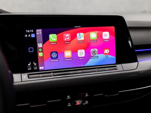 Volkswagen GOLF 2.0 TSI GTI 245Pk Automaat (SCHUIFDAK, APPLE CARPLAY, GROOT NAVI, DYNAMISCHE KNIPPERLICHTEN, SFEERVERLICHTING, STUUR/STOELVERWARMING, ALCANTARA, KEYLESS, MATRIX LED KOPLAMPEN, NIEUWSTAAT)