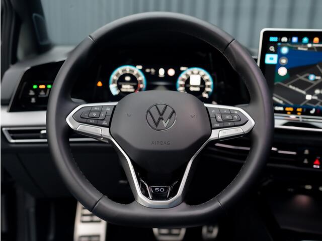 Volkswagen GOLF 1.5 eTSI 50 Jaar Edition | Panodak | Stoelgeheugen | Trekhaak Elk. Wegkl. | Harman/ Kardon | Prijs Rijklaar!!