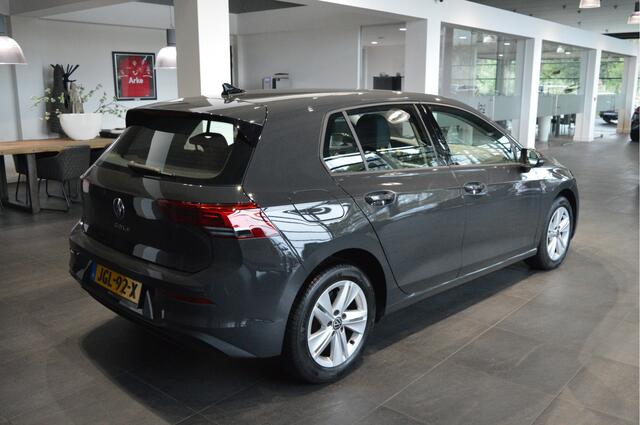 Volkswagen GOLF 2.0 TDI DSG Life Apple Carplay clima pdc 16 inch !!