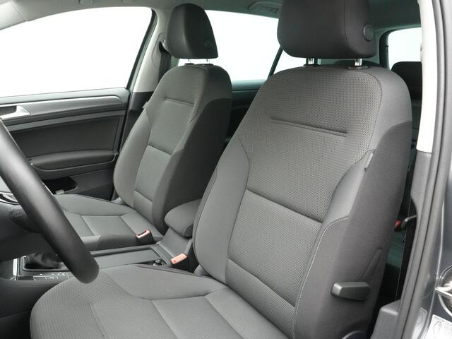 Volkswagen GOLF 1.0 TSI 110 pk DSG Comfortline | Digital Cockpit | Adaptive Cruise | Climatronic | Parkeerhulp voor/achter | Navigatie | Carplay | 17 inch