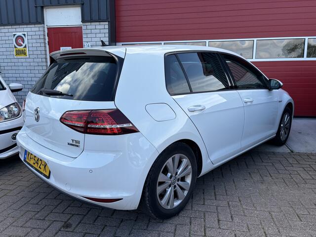Volkswagen GOLF 1.0 TSI Connected Series CARPLAY / DAB+ / NAVI / CLIMA / PDC / CAMERA / CRUISE / NL-AUTO
