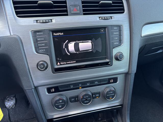 Volkswagen GOLF 1.0 TSI Connected Series CARPLAY / DAB+ / NAVI / CLIMA / PDC / CAMERA / CRUISE / NL-AUTO
