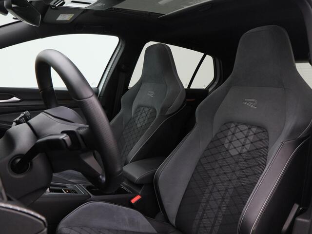 Volkswagen GOLF 1.5 eTSi 150 Pk Automaat R-Line Business+ | Panoramdak | Adaptive Cruise | Full LED | Camera | Parkeersensoren | Carplay | 18 Inch | 51.320 Km