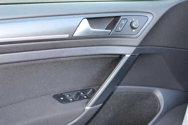 Volkswagen GOLF 2.0 TSI GTI Performance Pano, Navi, Camera, Garantie!