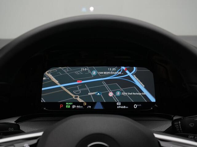 Volkswagen GOLF 1.4 eHybrid 245 pk DSG GTE | Panoramadak | IQ Light | Stuur-/stoelverwarming | Head-up display | Achteruitrijcamera
