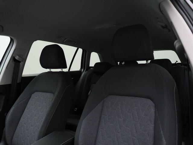 Volkswagen GOLF Variant 1.0eTSI/110PK Move DSG · Apple/Android Car Play · Head-Up Display · Navigatie · Trekhaak · Stoel,stuur-& achterbankverwarming · Garantie tot maart 2029 of 100000