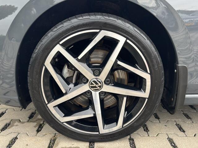 Volkswagen GOLF 1.4 TSI DSG STYLE EHYBRID PANO-DAK/CAMERA/TREKHAAK/MEMORY/NAVI/CARPLAY