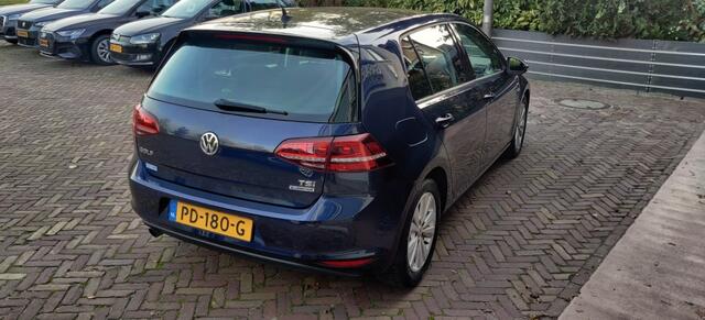 Volkswagen GOLF 1.0 TSI Connected , Navi , PDC , Camera , App-Connect