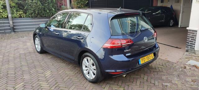 Volkswagen GOLF 1.0 TSI Connected , Navi , PDC , Camera , App-Connect