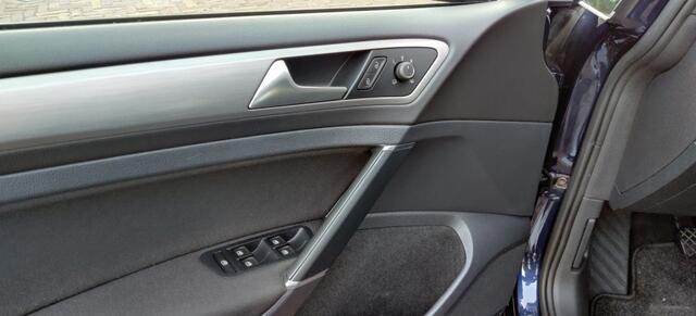 Volkswagen GOLF 1.0 TSI Connected , Navi , PDC , Camera , App-Connect