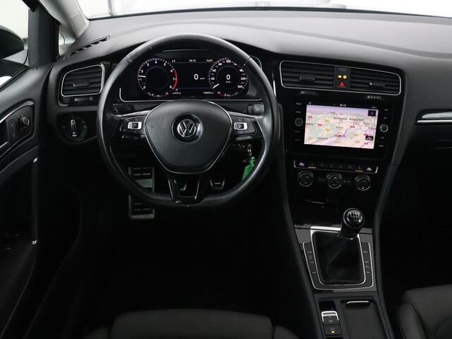 Volkswagen GOLF 1.0 TSI R Line | Stoelverwarming | Camera | Virtual Cockpit | Carplay | Adaptive cruise | Massage | Navigatie | Climate control | Parkeerhulp
