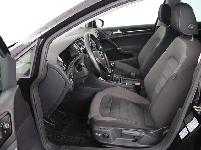 Volkswagen GOLF 1.0 TSI R Line | Stoelverwarming | Camera | Virtual Cockpit | Carplay | Adaptive cruise | Massage | Navigatie | Climate control | Parkeerhulp