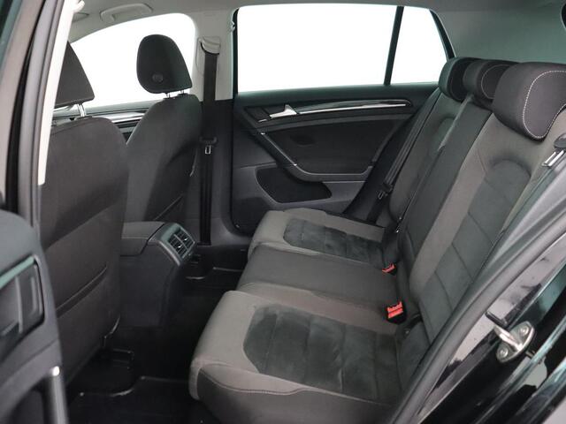 Volkswagen GOLF 1.0 TSI R Line | Stoelverwarming | Camera | Virtual Cockpit | Carplay | Adaptive cruise | Massage | Navigatie | Climate control | Parkeerhulp