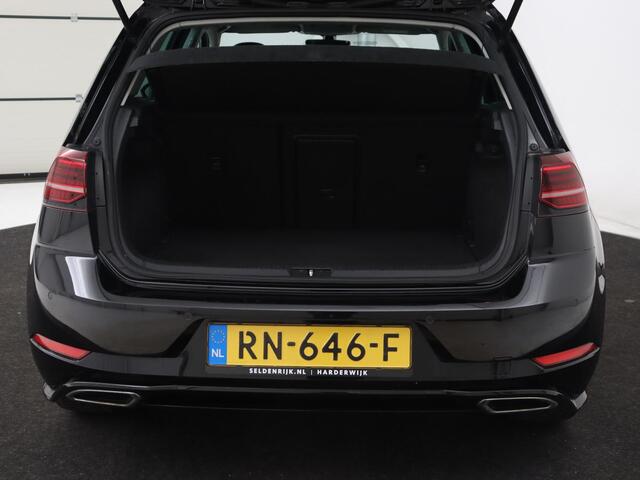 Volkswagen GOLF 1.0 TSI R Line | Stoelverwarming | Camera | Virtual Cockpit | Carplay | Adaptive cruise | Massage | Navigatie | Climate control | Parkeerhulp