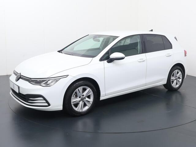 Volkswagen GOLF 1.0 TSI Life | 110 PK | Navigatiesysteem | Achteruitrijcamera | Voorstoelen verarmd |