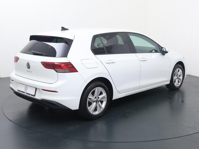 Volkswagen GOLF 1.0 TSI Life | 110 PK | Navigatiesysteem | Achteruitrijcamera | Voorstoelen verarmd |