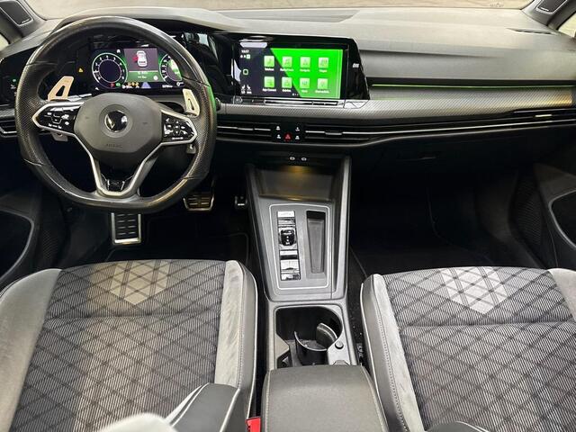 Volkswagen GOLF 1.5 eTSI R-Line 3x R-LINE | ADAPTIEVE CRUISECONTROL | PANORAMADAK | STOELVERWARMING | STUUR VERWARMING | DAB | NAVIGATIE | SPORT INTERIEUR | MATRIX LED | DODEHOEK DETECTIE | DYNAMISCHE LED-VERLICHTING |